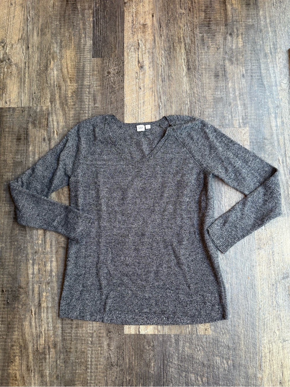 GAP Women's Grey V-Neck Sweater